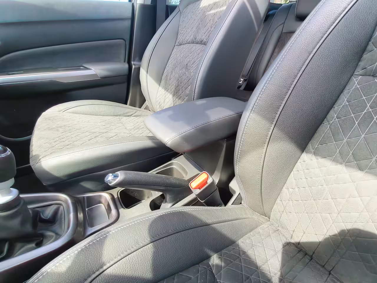Suzuki Vitara 1.4 Boosterjet Style Rhino Edition Smart Hybrid + Panoramadak Fabrieksgarantie Rijklaar “S
