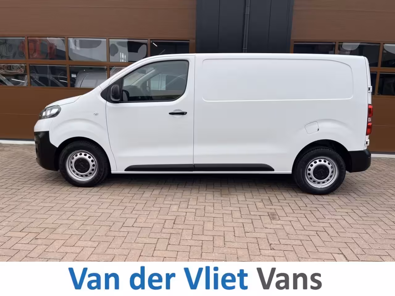 Opel Vivaro 2.0 CDTI 123pk E6 L2 Edition Automaat Lease €287p/m, Trekhaak, Airco, PDC, Navi, Carplay,