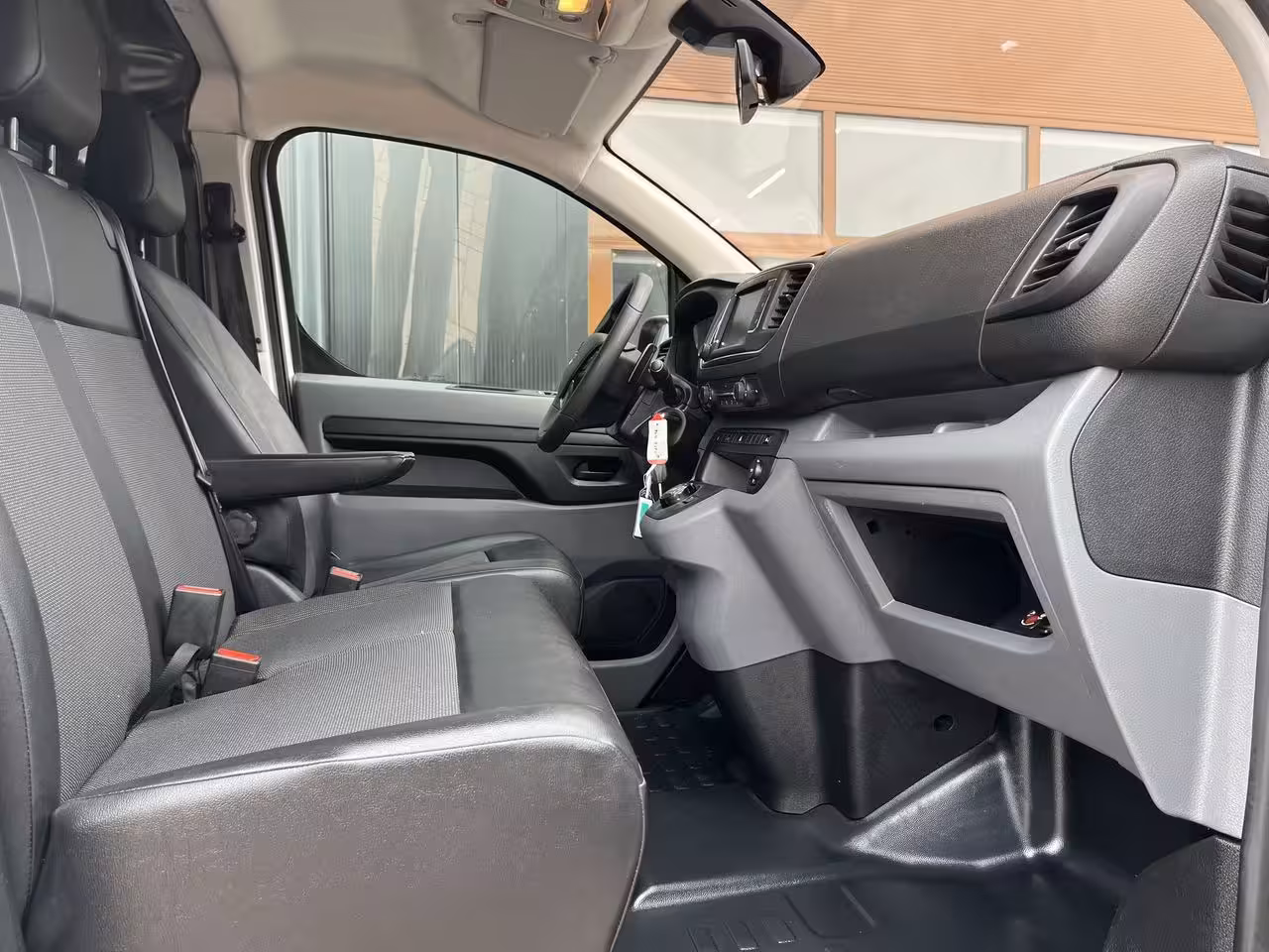 Opel Vivaro 2.0 CDTI 123pk E6 L2 Edition Automaat Lease €287p/m, Trekhaak, Airco, PDC, Navi, Carplay,
