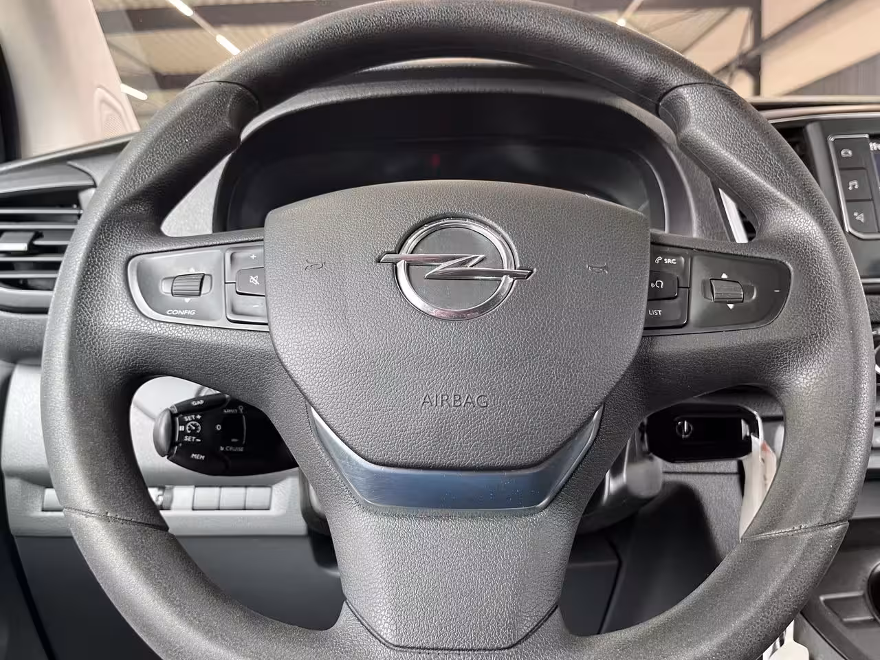 Opel Vivaro 2.0 CDTI 123pk E6 L2 Edition Automaat Lease €287p/m, Trekhaak, Airco, PDC, Navi, Carplay,