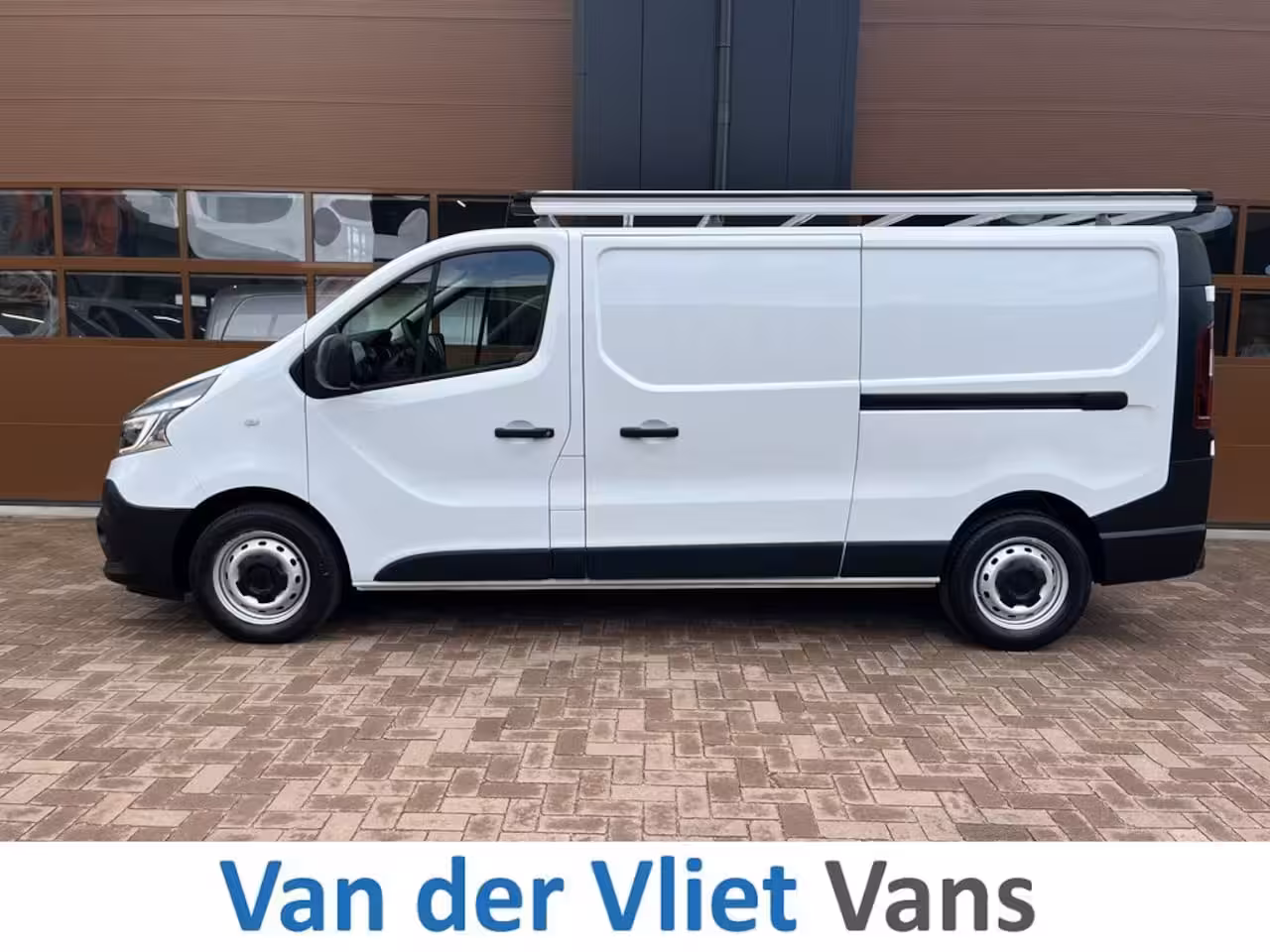 Renault Trafic 2.0 dCi 120pk E6 L2 Comfort Lease €287 p/m, Trekhaak, 2 Schuifdeuren, Airco, PDC, Cruise c