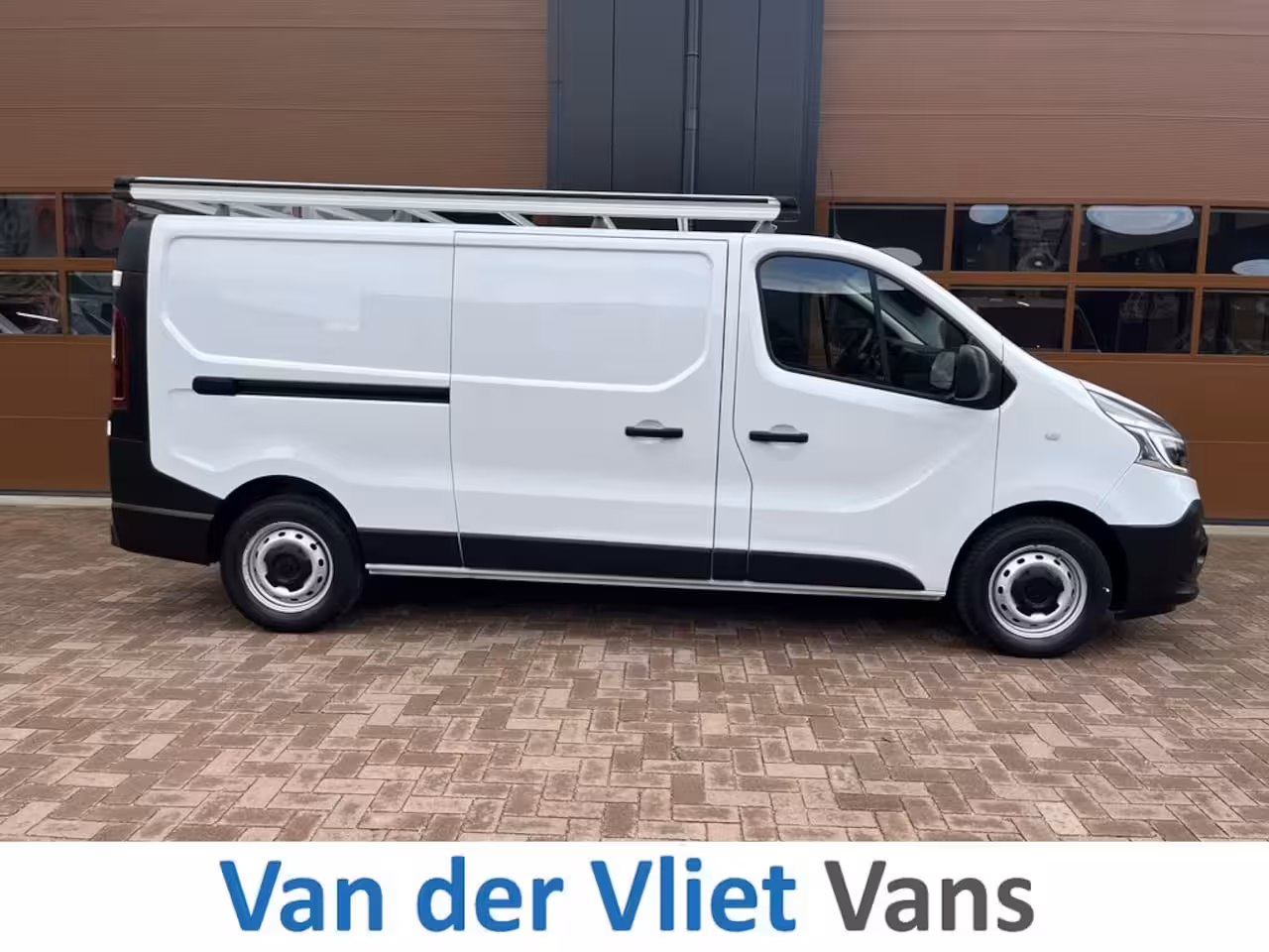 Renault Trafic 2.0 dCi 120pk E6 L2 Comfort Lease €287 p/m, Trekhaak, 2 Schuifdeuren, Airco, PDC, Cruise c