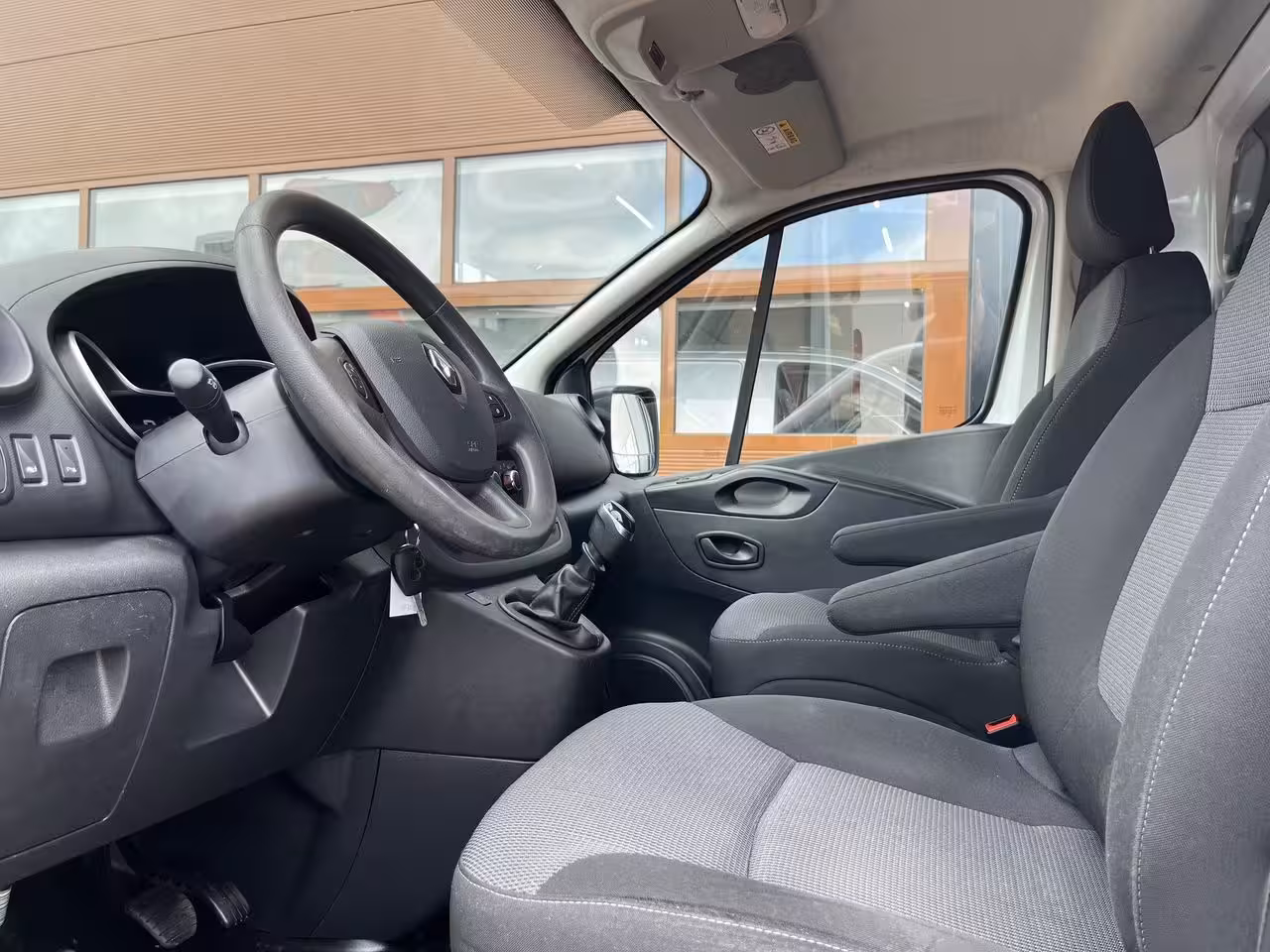 Renault Trafic 2.0 dCi 120pk E6 L2 Comfort Lease €287 p/m, Trekhaak, 2 Schuifdeuren, Airco, PDC, Cruise c