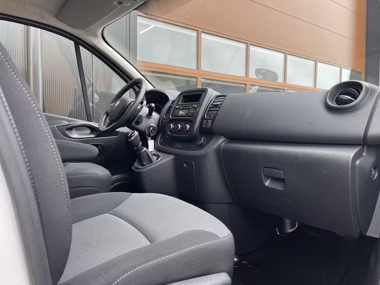 Renault Trafic 2.0 dCi 120pk E6 L2 Comfort Lease €287 p/m, Trekhaak, 2 Schuifdeuren, Airco, PDC, Cruise c