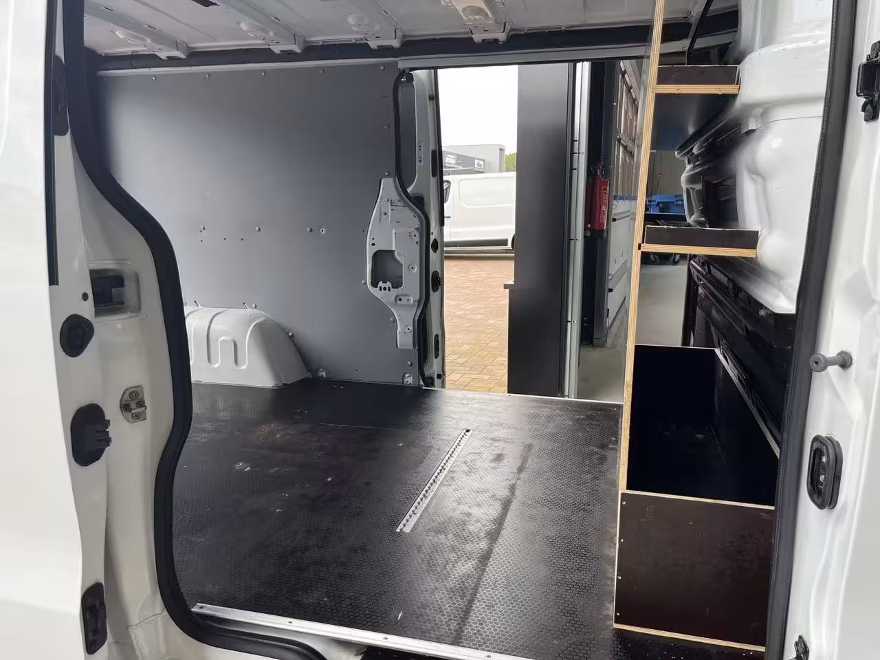 Renault Trafic 2.0 dCi 120pk E6 L2 Comfort Lease €287 p/m, Trekhaak, 2 Schuifdeuren, Airco, PDC, Cruise c