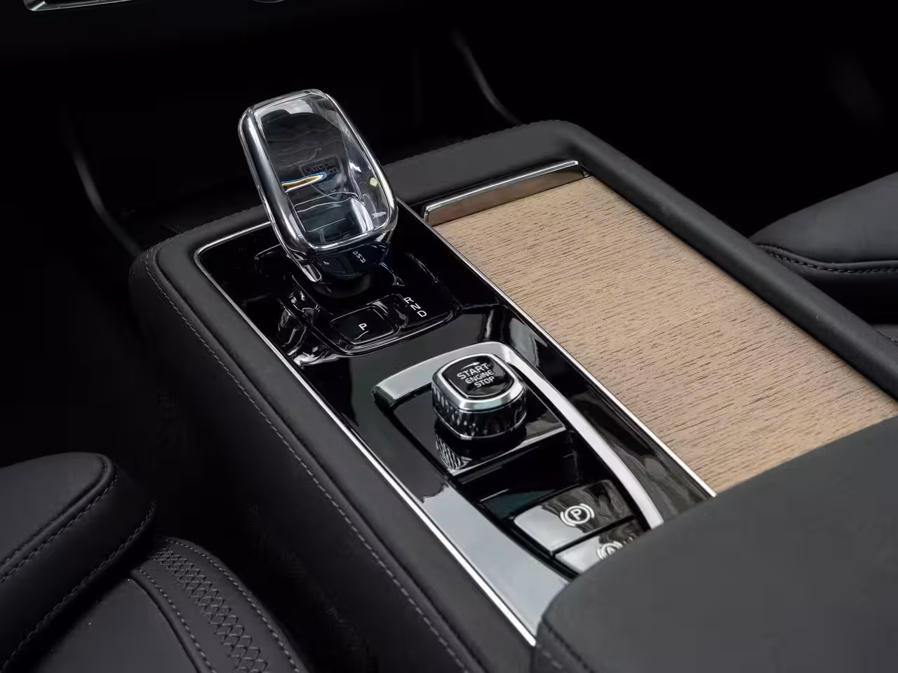 Volvo XC90 2.0 T8 Plug-in hybrid AWD Ultra Dark | Pano | HarmanK | Head-up | Trekhaak |