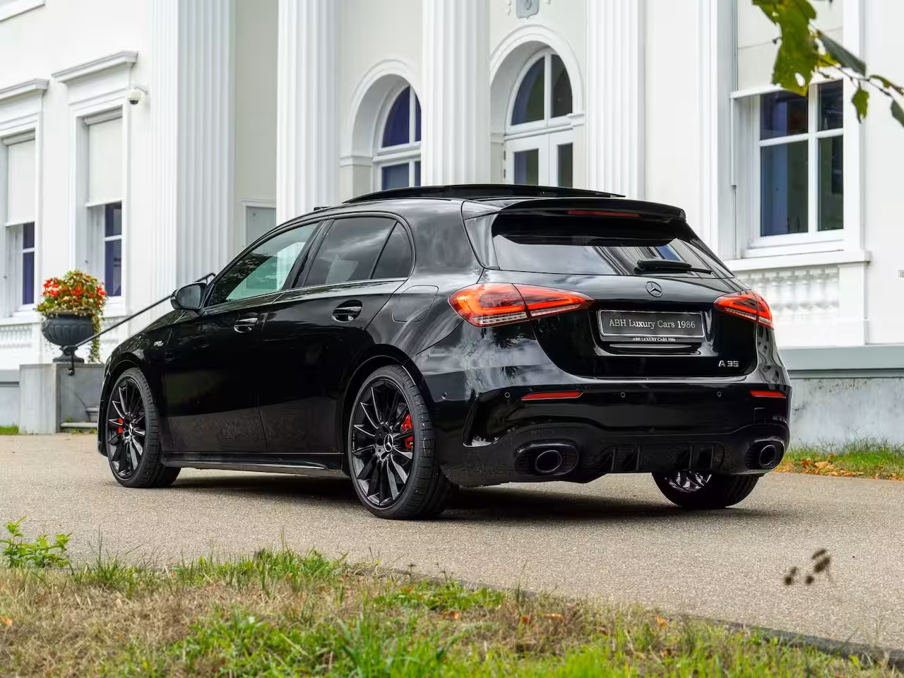 Mercedes-Benz A-klasse AMG 35 4MATIC Premium | Pano | Kuipstoelen | Head-up | Head-up | Burmeister |