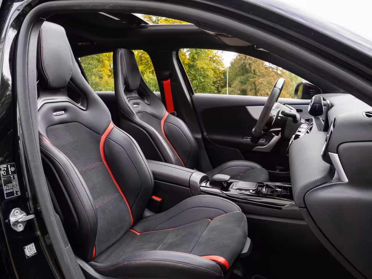 Mercedes-Benz A-klasse AMG 35 4MATIC Premium | Pano | Kuipstoelen | Head-up | Head-up | Burmeister |