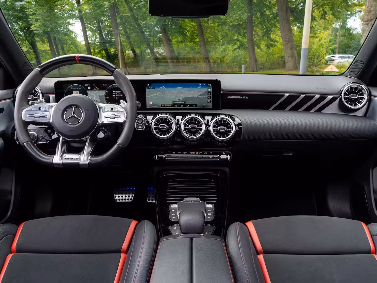 Mercedes-Benz A-klasse AMG 35 4MATIC Premium | Pano | Kuipstoelen | Head-up | Head-up | Burmeister |