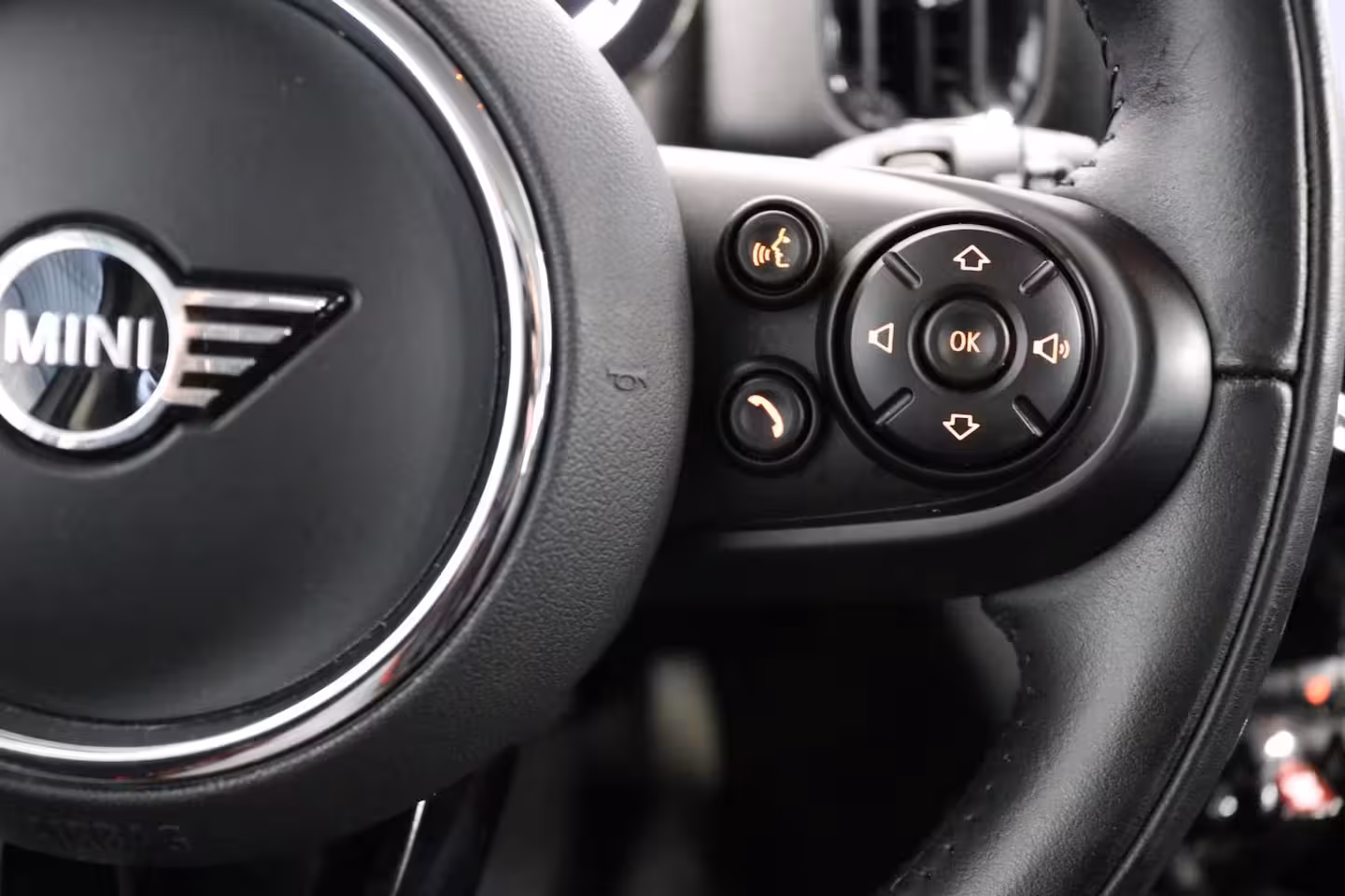 Mini Countryman 1.5 Cooper Business Edition | CarPlay | PDC | LED | NAVI | NAP | NL AUTO |