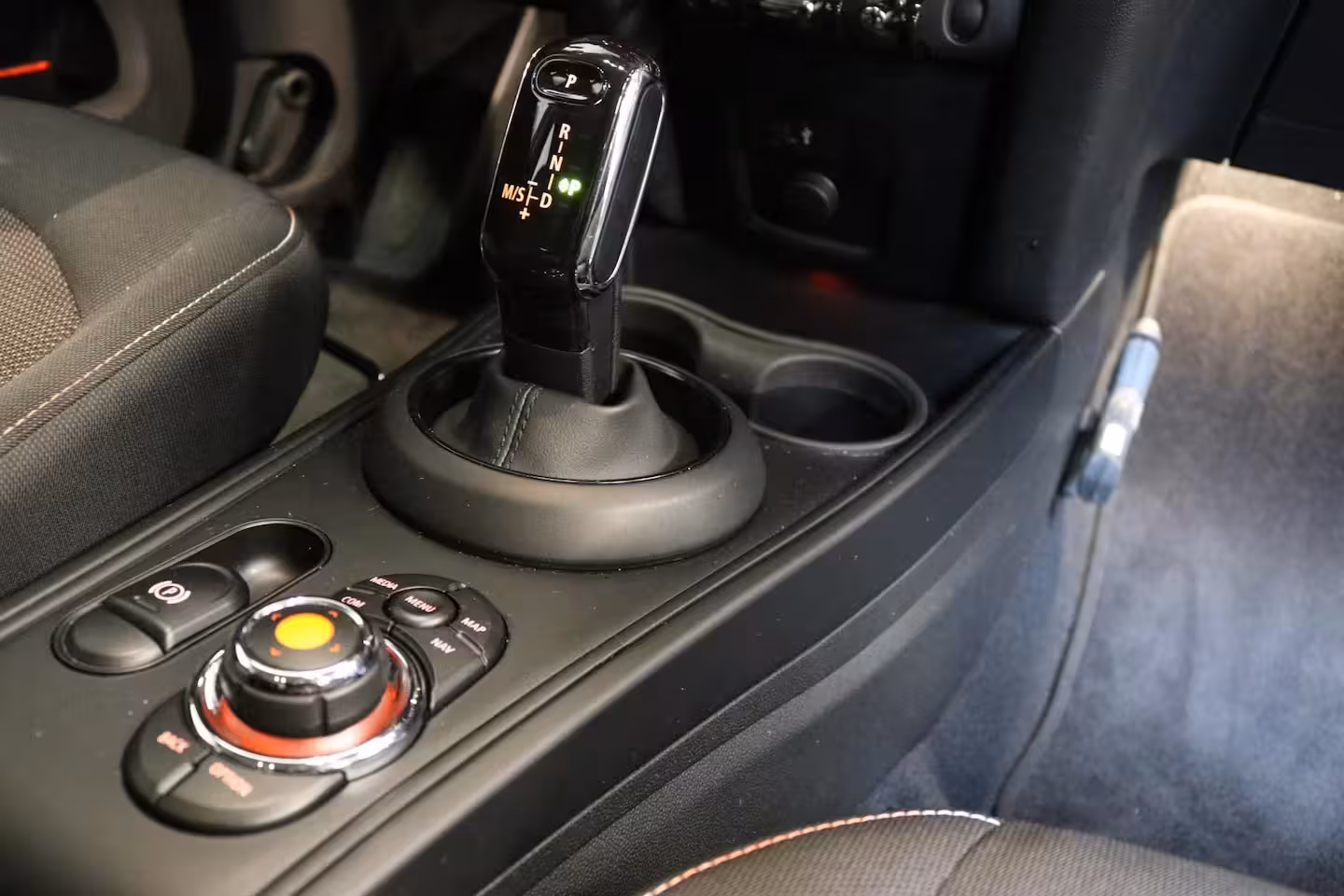 Mini Countryman 1.5 Cooper Business Edition | CarPlay | PDC | LED | NAVI | NAP | NL AUTO |