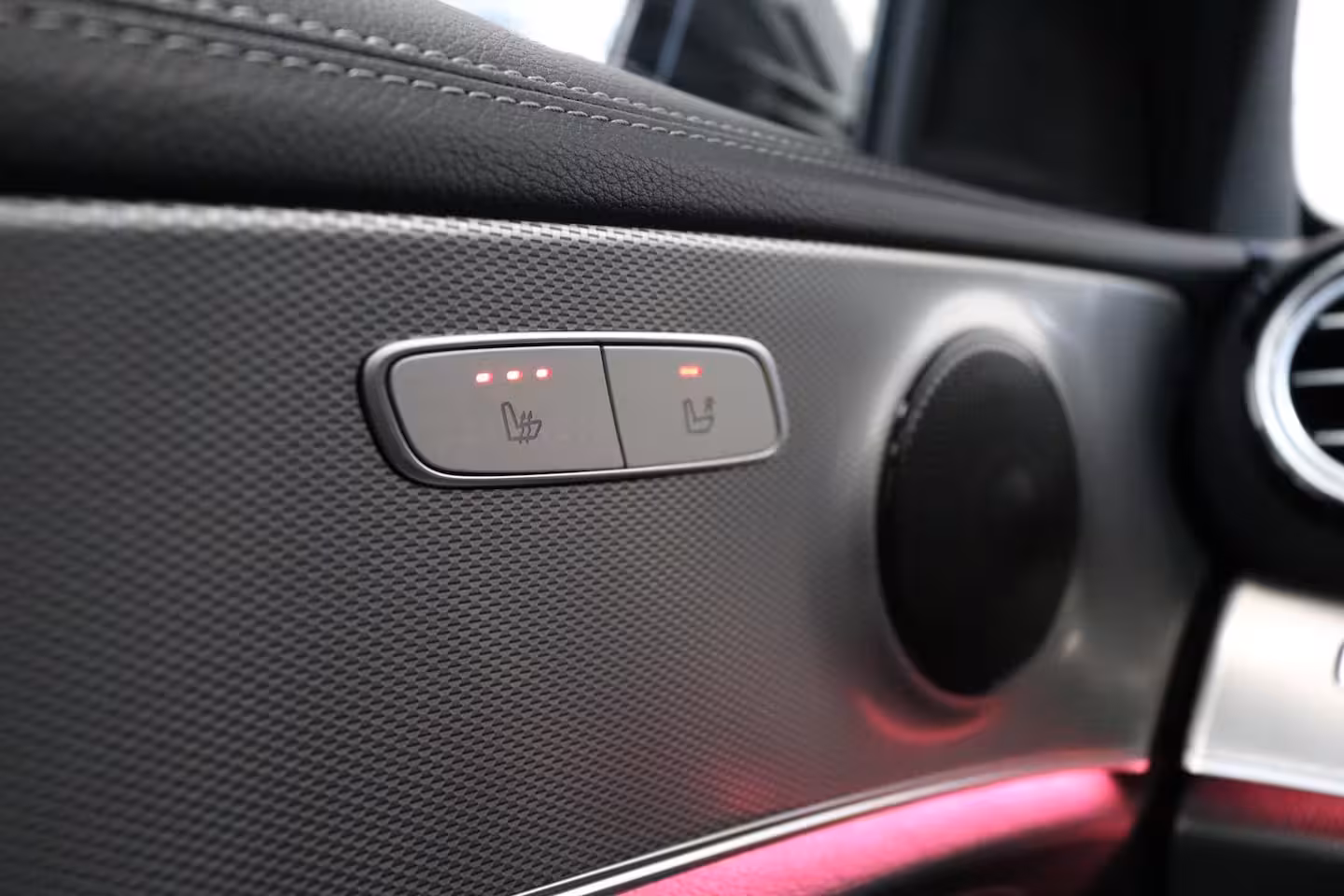 Mercedes-Benz E-klasse 200 AMG | PANO | SFEERVERLICHTING | CAMERA | NAP | NL AUTO |