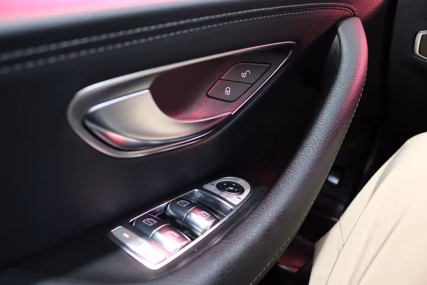 Mercedes-Benz E-klasse 200 AMG | PANO | SFEERVERLICHTING | CAMERA | NAP | NL AUTO |