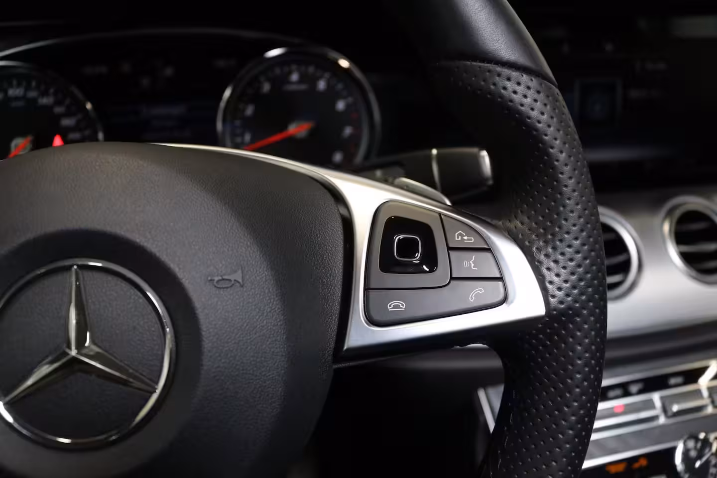 Mercedes-Benz E-klasse 200 AMG | PANO | SFEERVERLICHTING | CAMERA | NAP | NL AUTO |