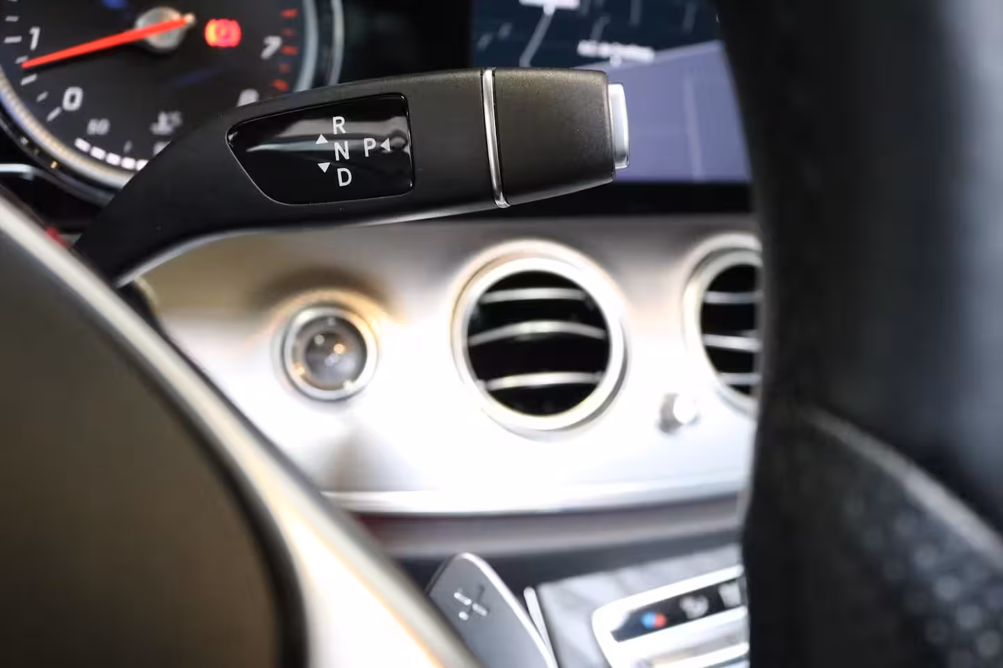 Mercedes-Benz E-klasse 200 AMG | PANO | SFEERVERLICHTING | CAMERA | NAP | NL AUTO |