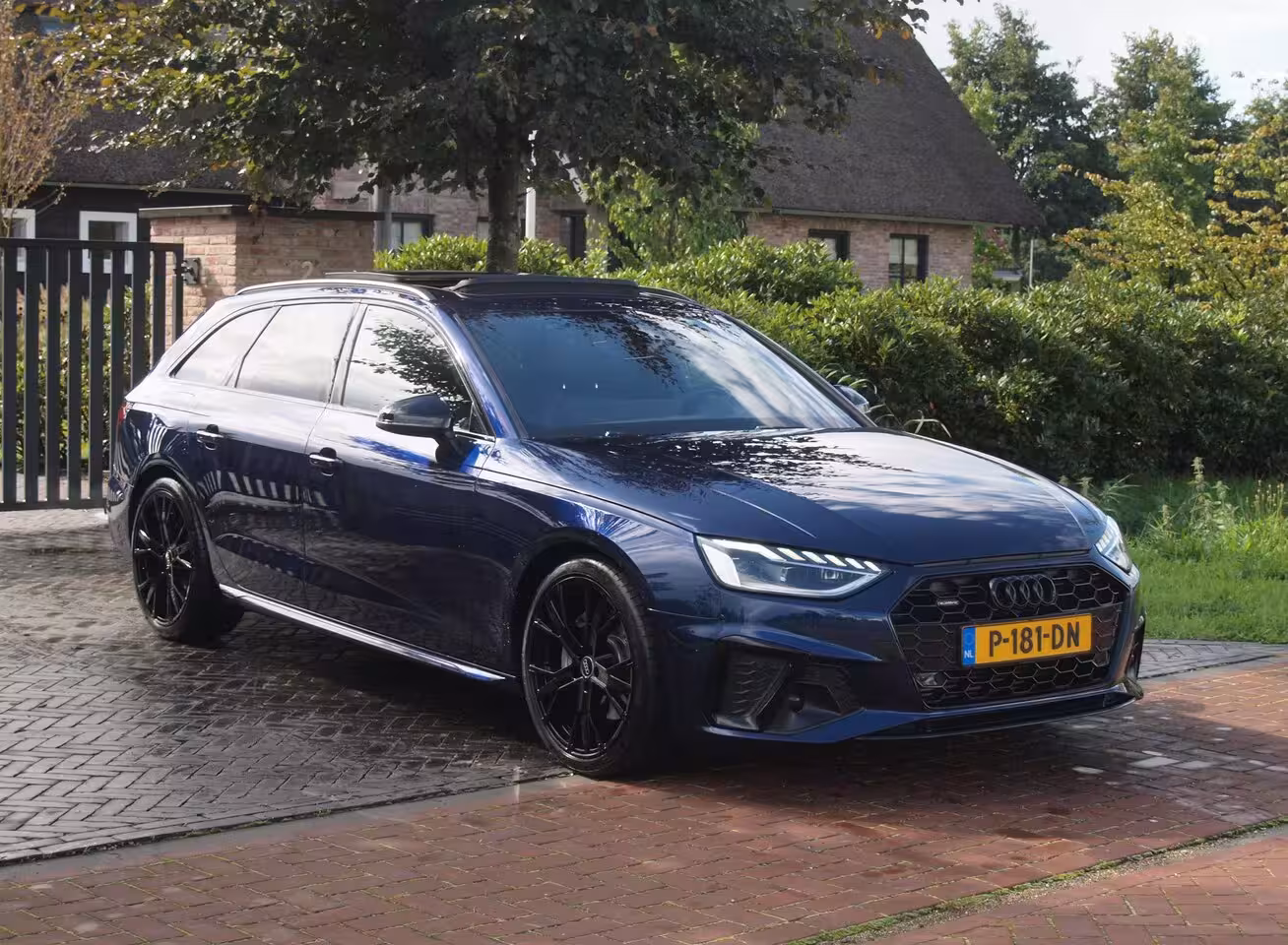 Audi A4 Avant 40 TFSI quattro S edition Competition | Panoramadak | Camera | Bang & Olufsen | Memory sto