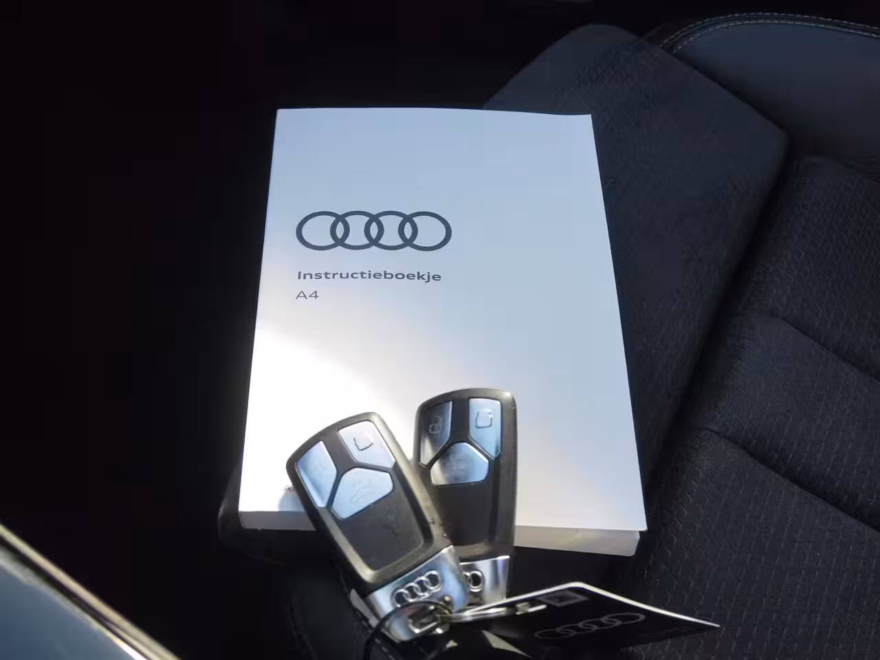 Audi A4 Avant 40 TFSI quattro S edition Competition | Panoramadak | Camera | Bang & Olufsen | Memory sto