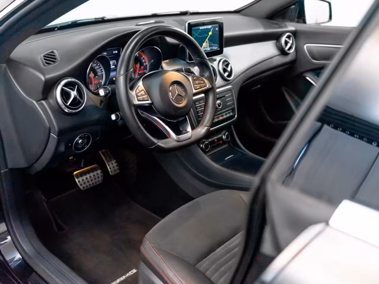 Mercedes-Benz CLA-Klasse CLA 180 AMG Line