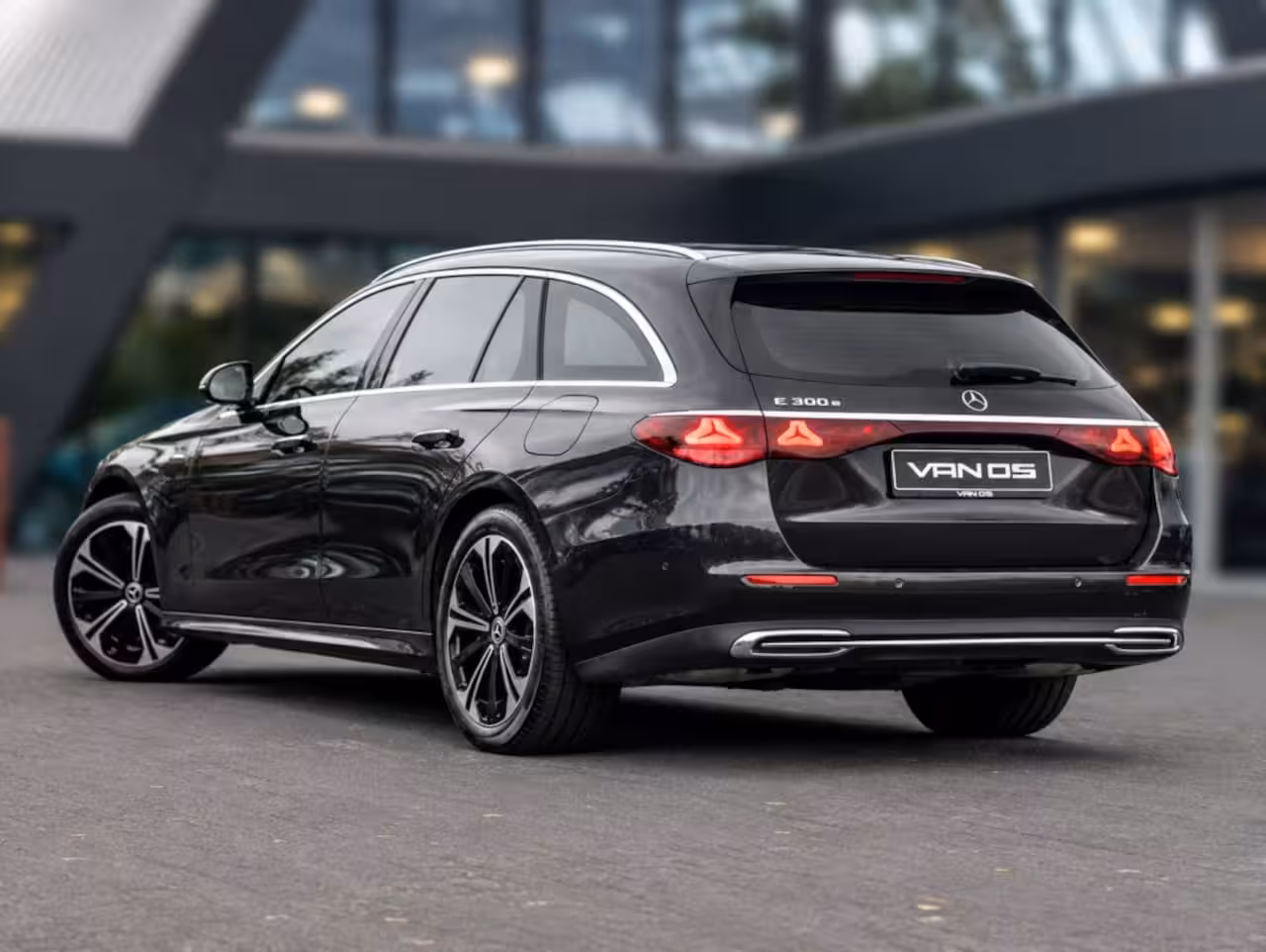 Mercedes-Benz E-klasse Estate E 300e T Avantgarde | Trekhaak | Leer | Rij-assistentiepakket