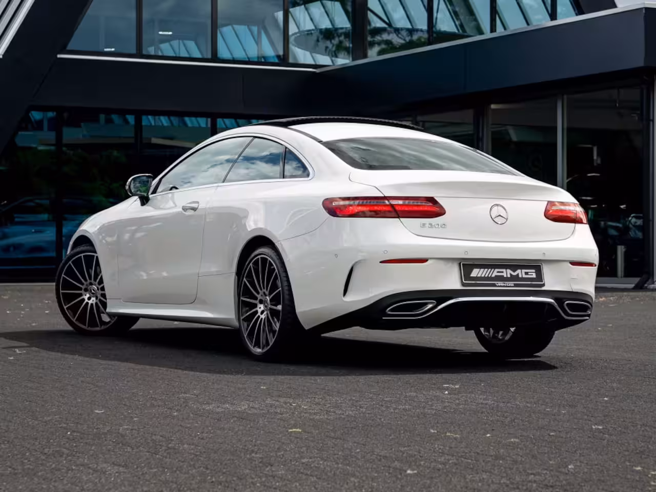 Mercedes-Benz E-klasse Coupé E 200 AMG Line | Pano | Leer | Widescreen | 20 Inch