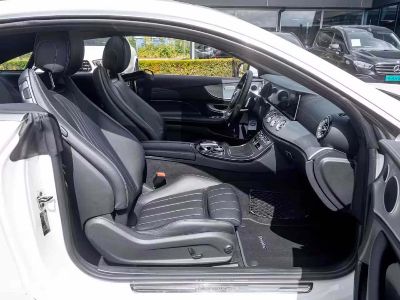 Mercedes-Benz E-klasse Coupé E 200 AMG Line | Pano | Leer | Widescreen | 20 Inch