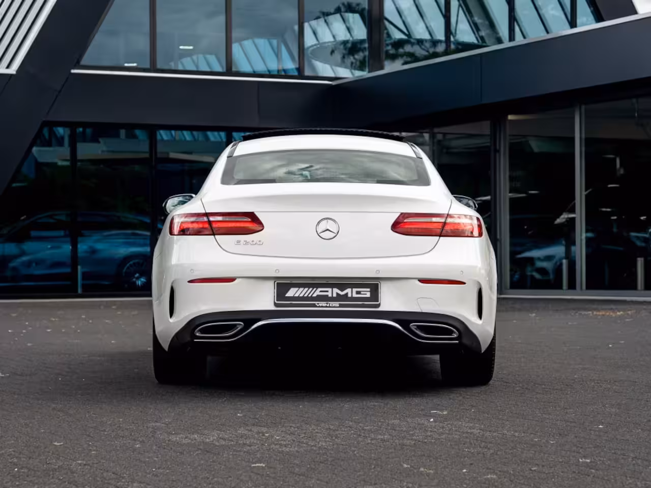 Mercedes-Benz E-klasse Coupé E 200 AMG Line | Pano | Leer | Widescreen | 20 Inch