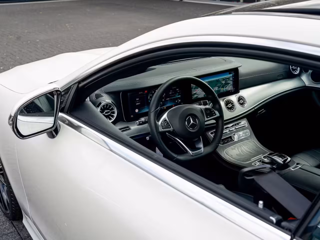 Mercedes-Benz E-klasse Coupé E 200 AMG Line | Pano | Leer | Widescreen | 20 Inch