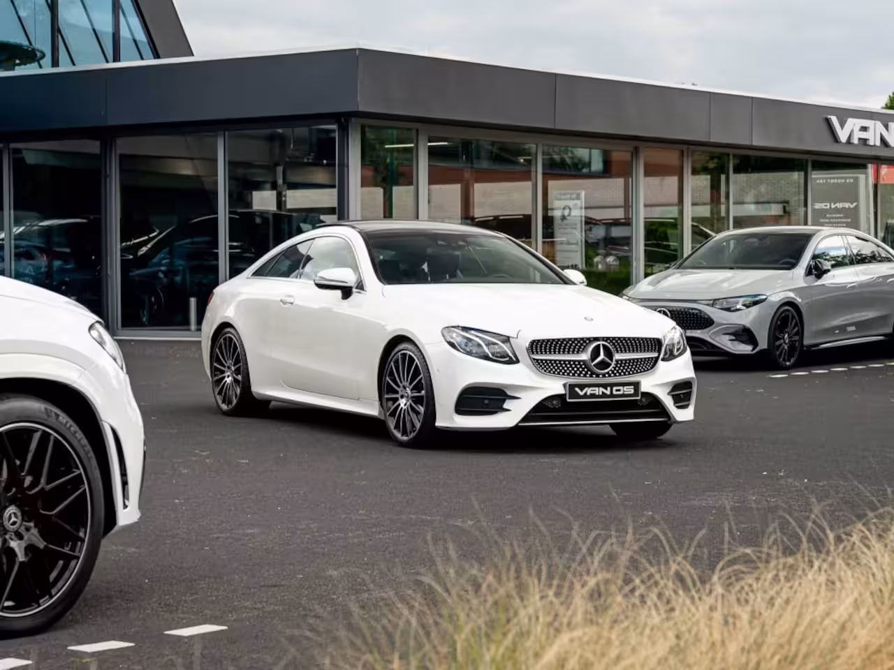 Mercedes-Benz E-klasse Coupé E 200 AMG Line | Pano | Leer | Widescreen | 20 Inch