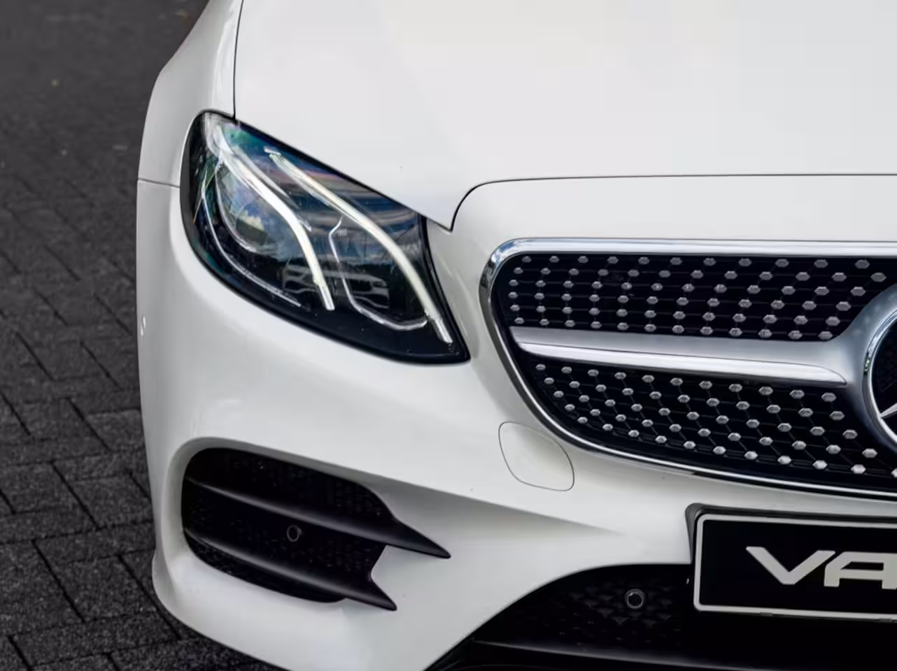 Mercedes-Benz E-klasse Coupé E 200 AMG Line | Pano | Leer | Widescreen | 20 Inch