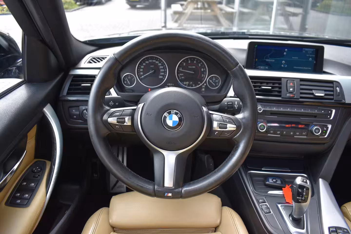BMW 3-serie 316i M-SPORT ECC PANODAK LEDER LMV