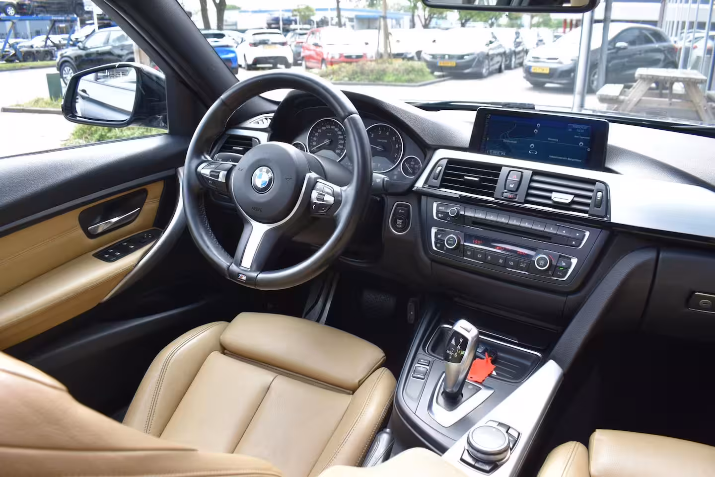 BMW 3-serie 316i M-SPORT ECC PANODAK LEDER LMV