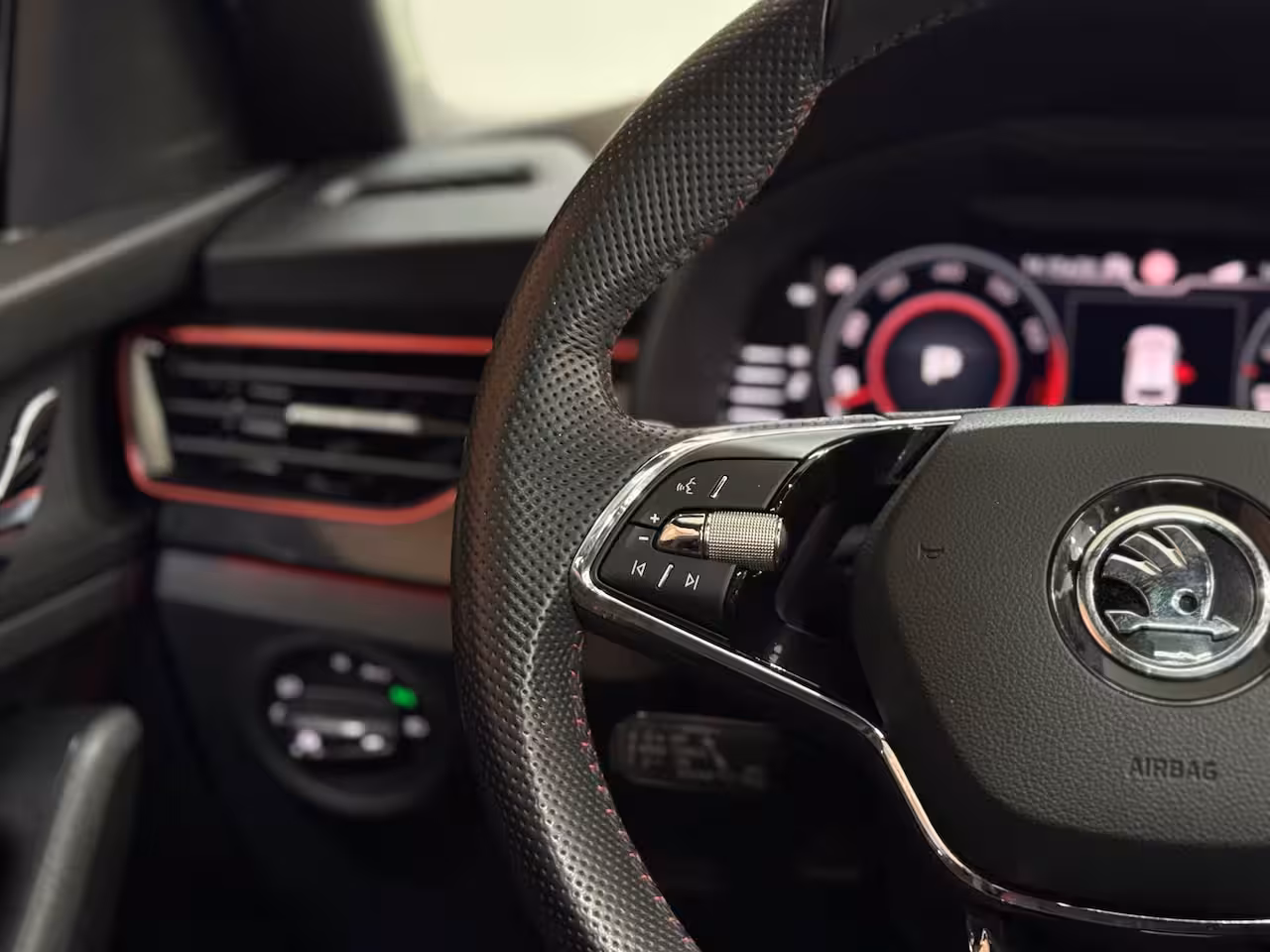 Skoda Scala 1.5 TSI Monte Carlo | Panorama | Winterpakket | Cruise adaptief | Trekhaak elektr. | BOMVO