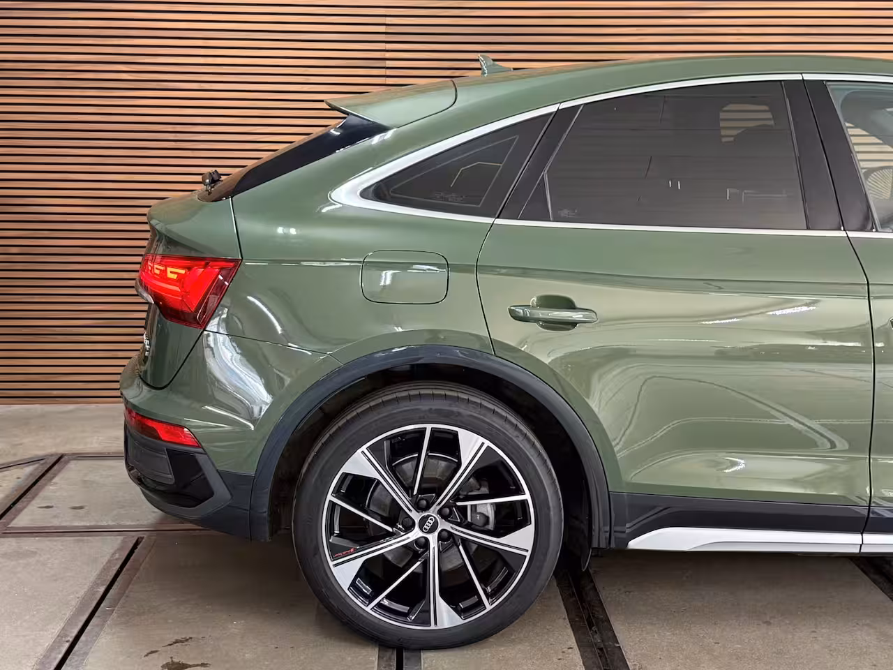 Audi Q5 Sportback 50 TFSI e S-line edition | Luchtvering | District Green | Ambient | Matrix-LED / OLED | Bu