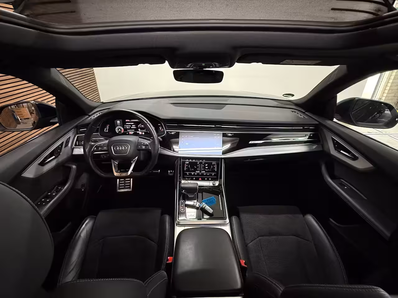 Audi Q8 55 TFSI quattro Pro Line Plus S Line |Black Pack | Luchtvering | PANO| Matrix-Led | 22INCH