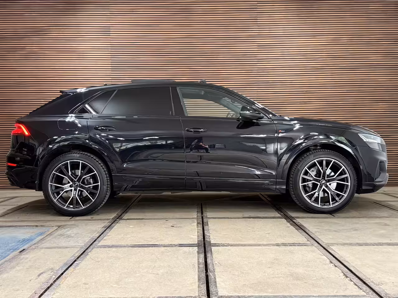 Audi Q8 55 TFSI quattro Pro Line Plus S Line |Black Pack | Luchtvering | PANO| Matrix-Led | 22INCH
