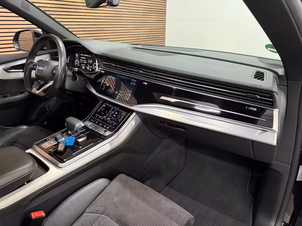 Audi Q8 55 TFSI quattro Pro Line Plus S Line |Black Pack | Luchtvering | PANO| Matrix-Led | 22INCH