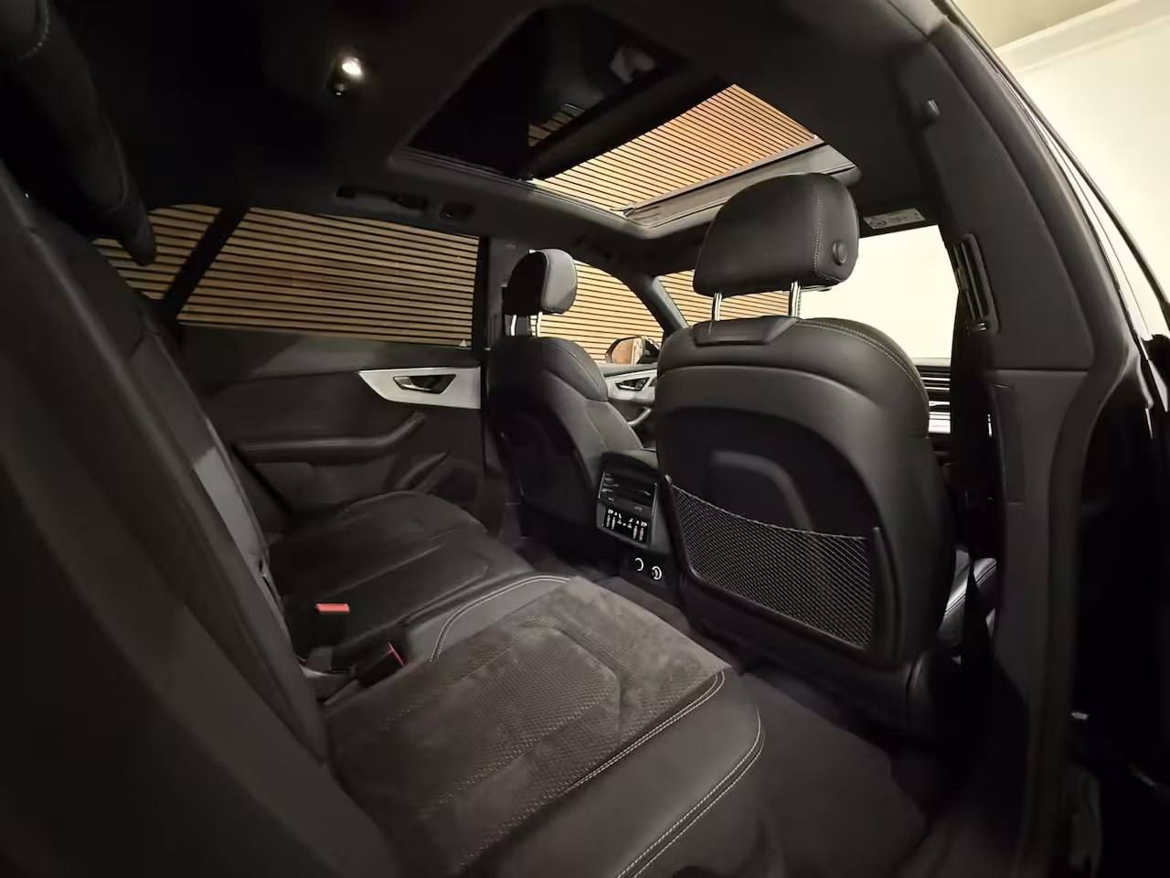Audi Q8 55 TFSI quattro Pro Line Plus S Line |Black Pack | Luchtvering | PANO| Matrix-Led | 22INCH