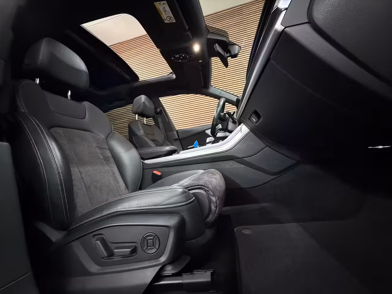 Audi Q8 55 TFSI quattro Pro Line Plus S Line |Black Pack | Luchtvering | PANO| Matrix-Led | 22INCH