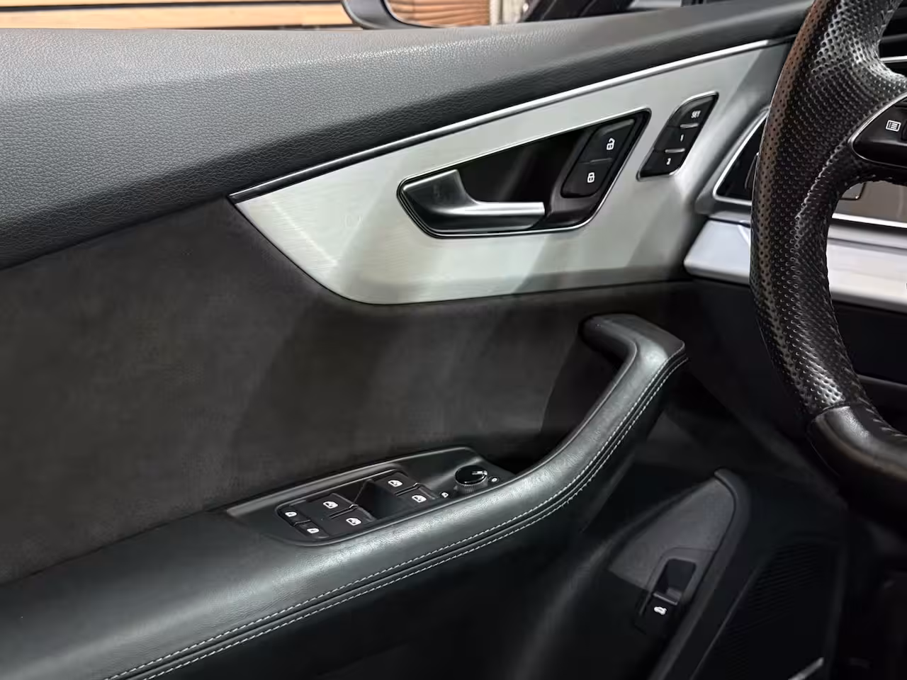 Audi Q8 55 TFSI quattro Pro Line Plus S Line |Black Pack | Luchtvering | PANO| Matrix-Led | 22INCH