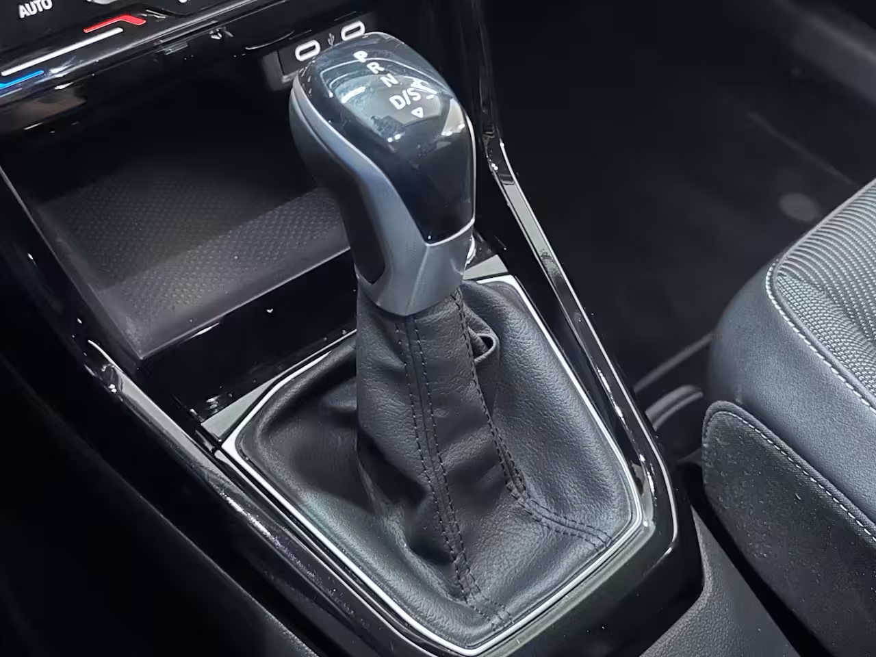 Volkswagen T-Cross 1.0 TSI Style DSG | ACC | Camera | CarPlay | 18 Inch | LED | Stoelverwarming