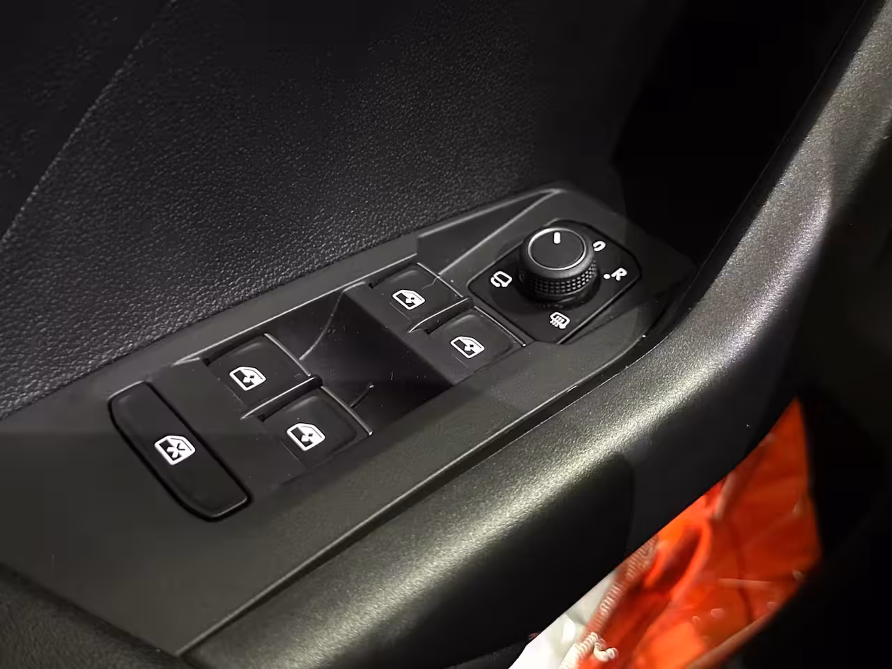 Volkswagen T-Cross 1.0 TSI Style DSG | ACC | Camera | CarPlay | 18 Inch | LED | Stoelverwarming