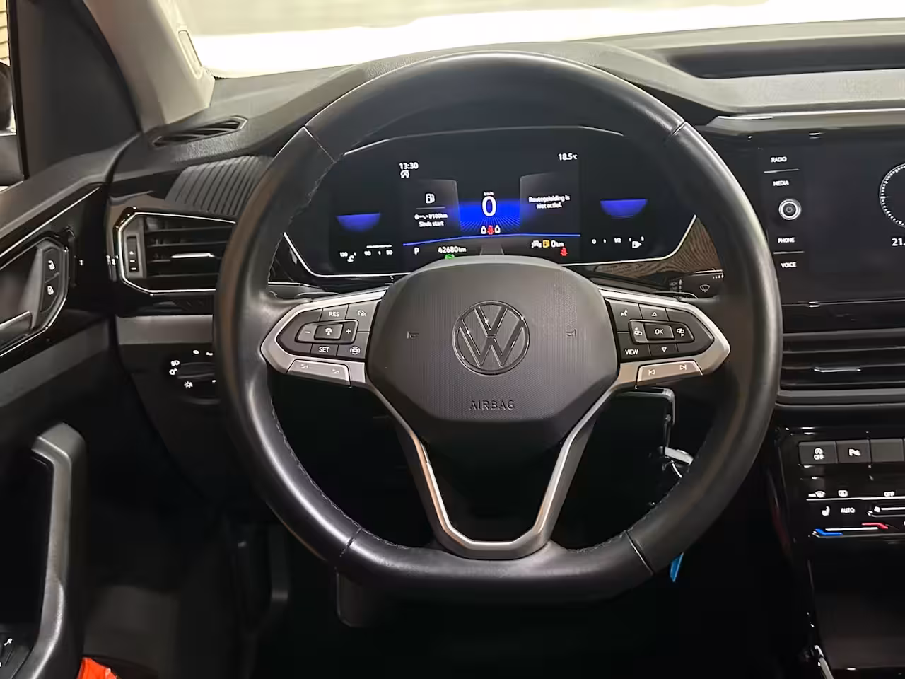 Volkswagen T-Cross 1.0 TSI Style DSG | ACC | Camera | CarPlay | 18 Inch | LED | Stoelverwarming