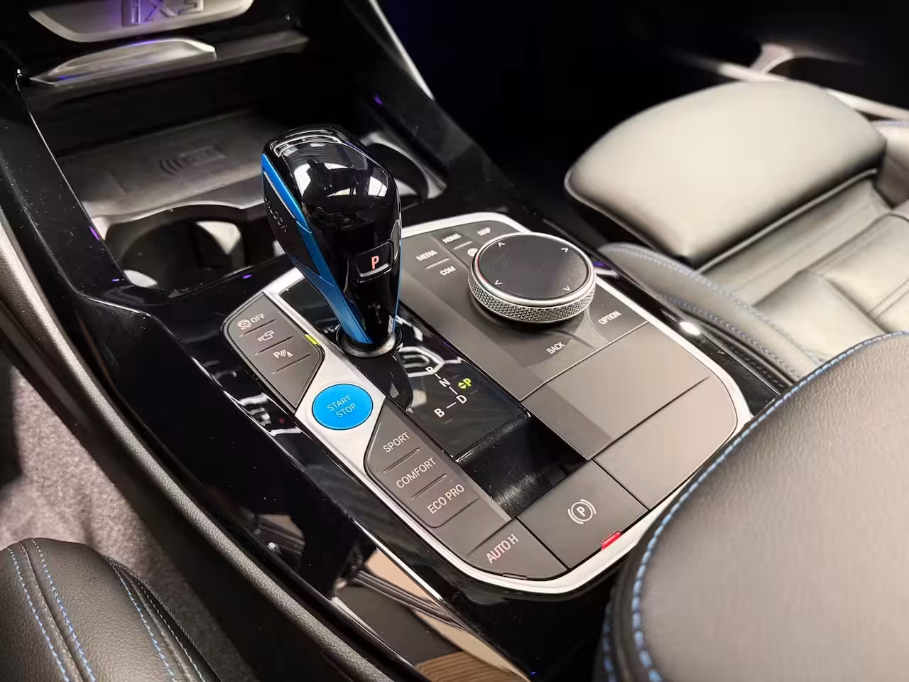 BMW iX3 M-Sport Pano Tr.hk HUD H&K Memory