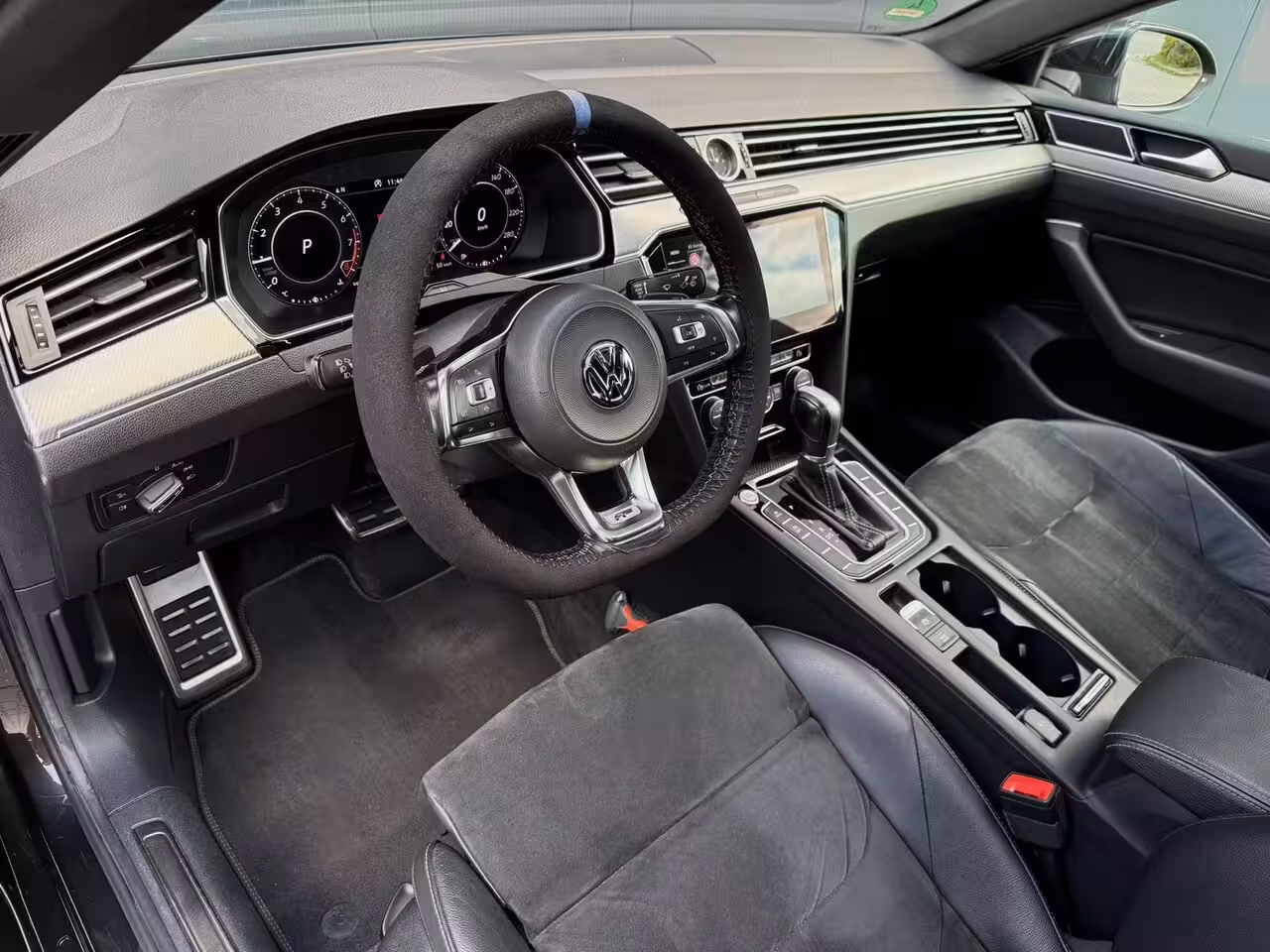 Volkswagen Arteon 1.5 TSI Business R pano / camera / massage