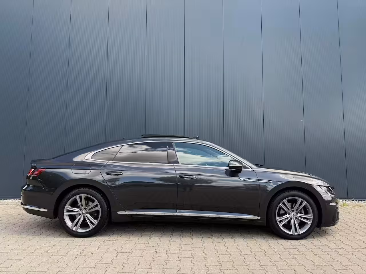 Volkswagen Arteon 1.5 TSI Business R pano / camera / massage