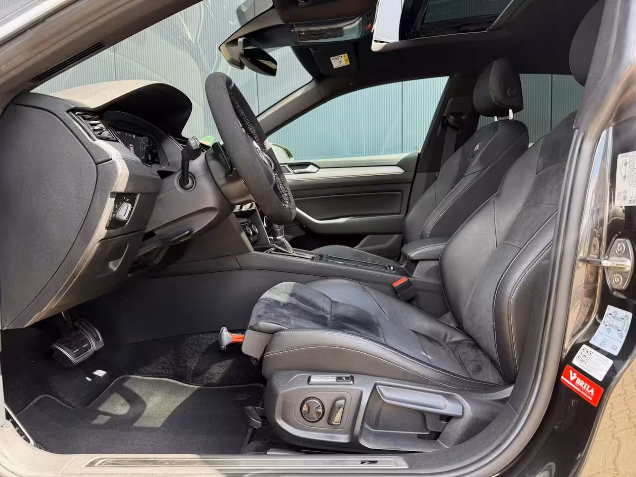 Volkswagen Arteon 1.5 TSI Business R pano / camera / massage