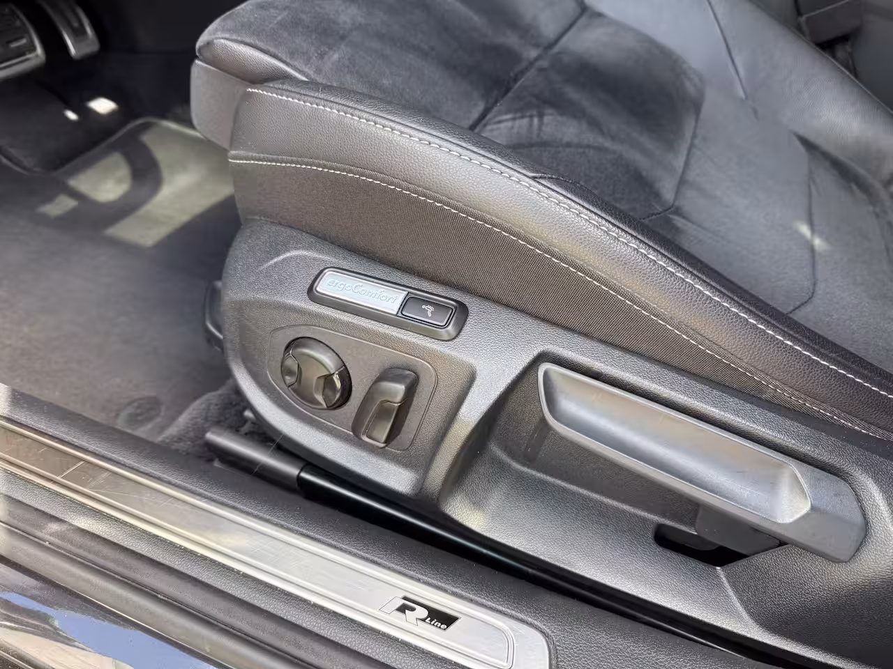 Volkswagen Arteon 1.5 TSI Business R pano / camera / massage
