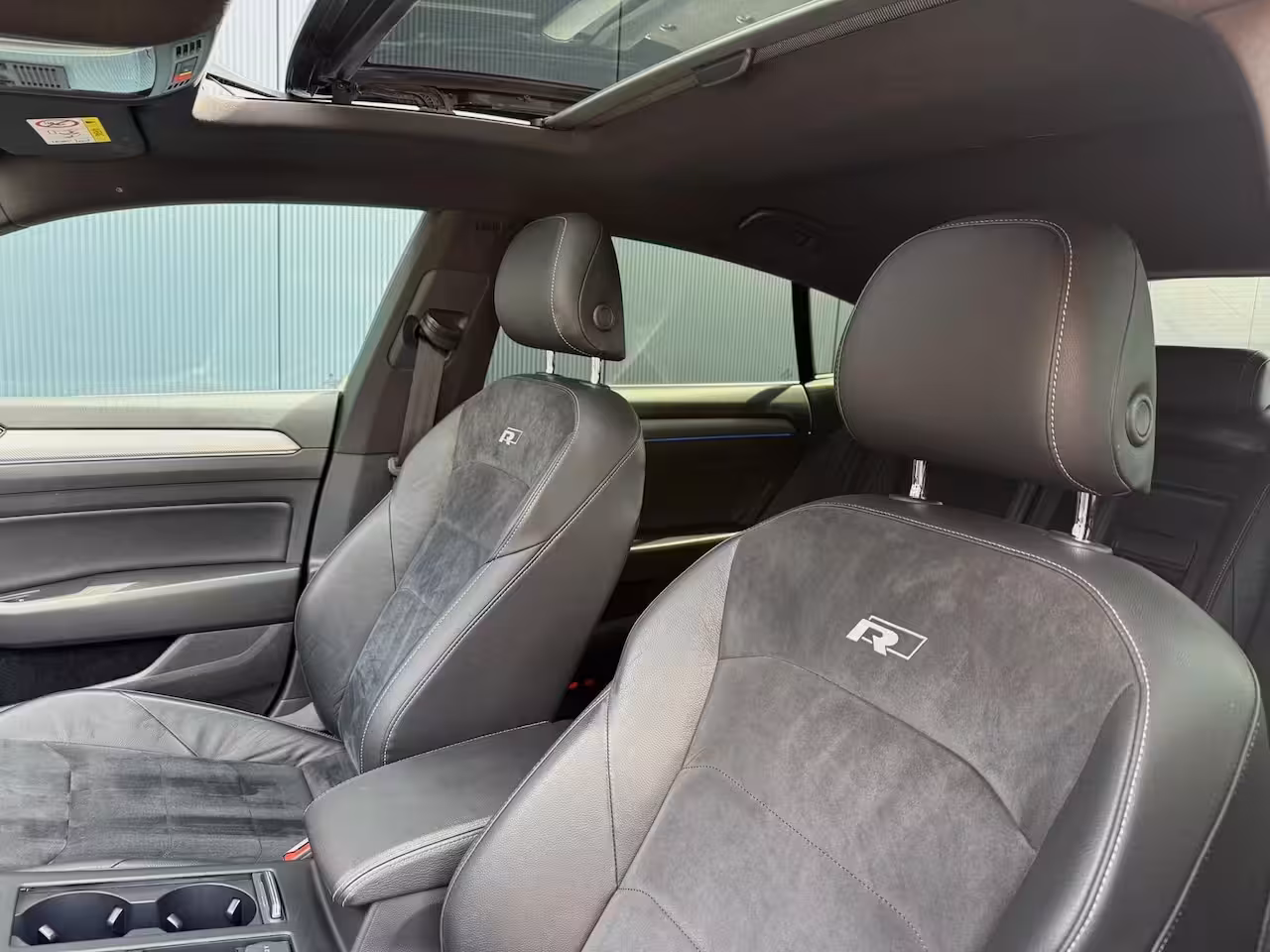 Volkswagen Arteon 1.5 TSI Business R pano / camera / massage