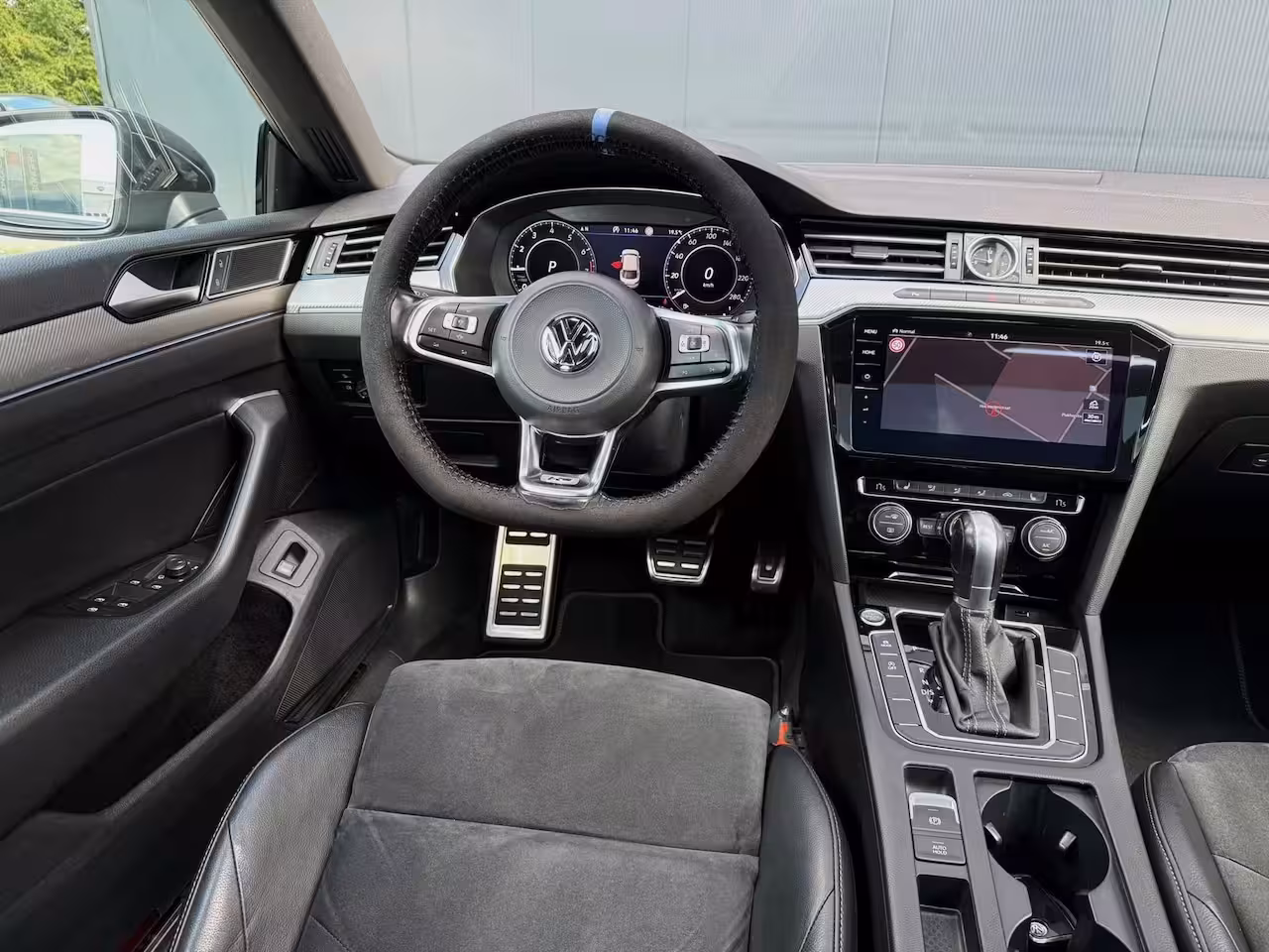 Volkswagen Arteon 1.5 TSI Business R pano / camera / massage