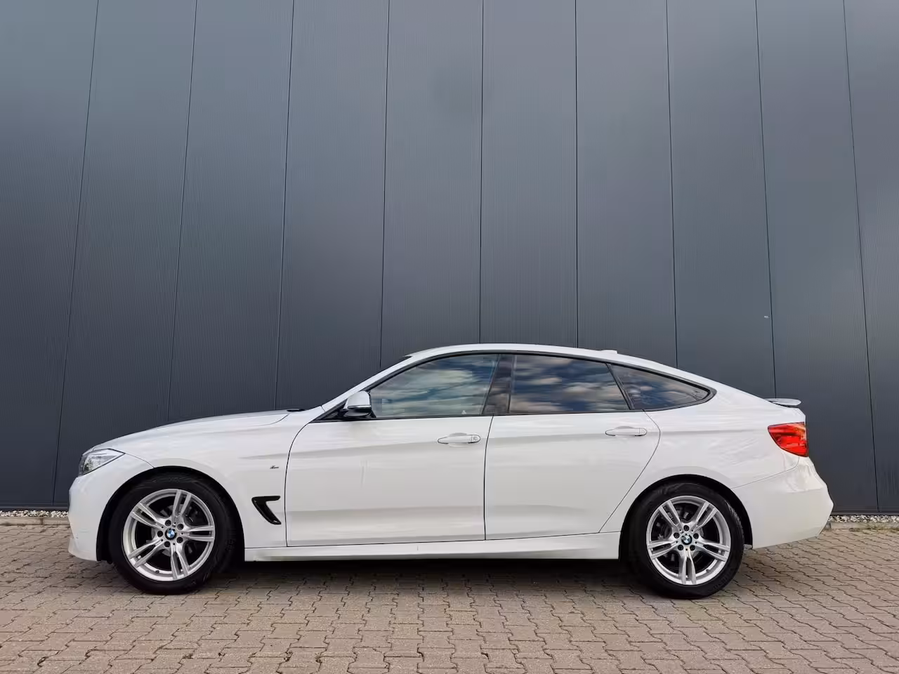 BMW 3-serie Gran Turismo 320i M Sport / Leer / Camera / Navi / PDC